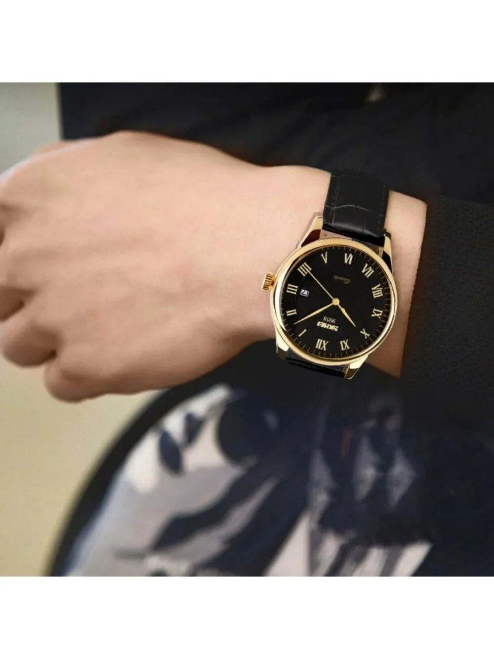 Stylish Men's Quartz Analog Watch with Roman Numerals, Leather Band, Water